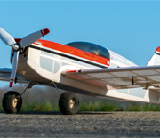 Feinster Motorsport mit dem kompakten Downloadplanmodell BRYAN