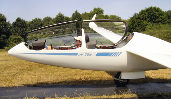 Cockpits von historischen und modernen Segelflugzeugen